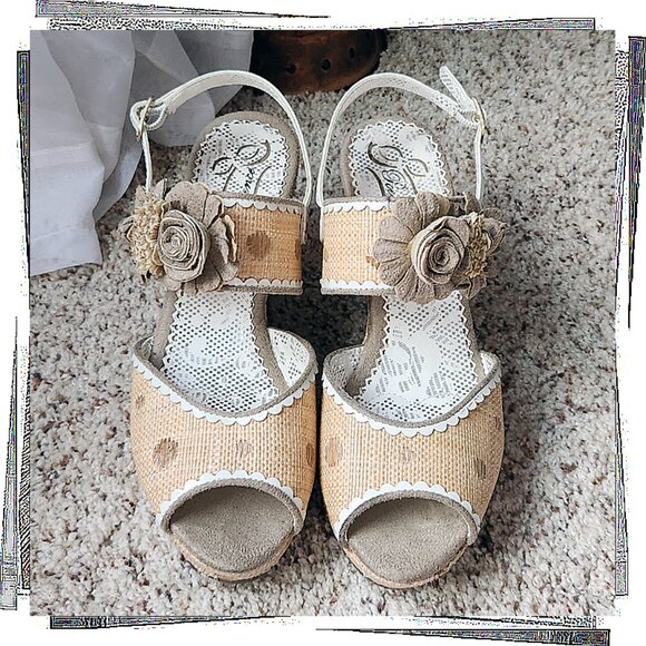 Tan Wedge Sandals w Floral Appliques & Dark Tan Polka Dots (7) Poetic License - Picture 3 of 7